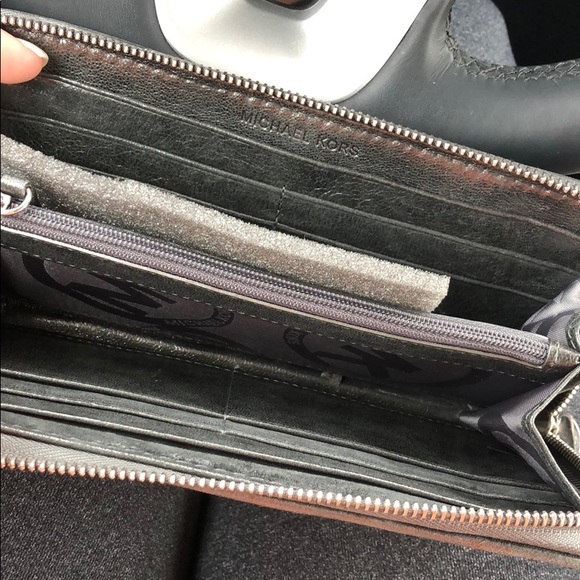 Gunmetal metallic Michael Kors wallet - Picture 5 of 5